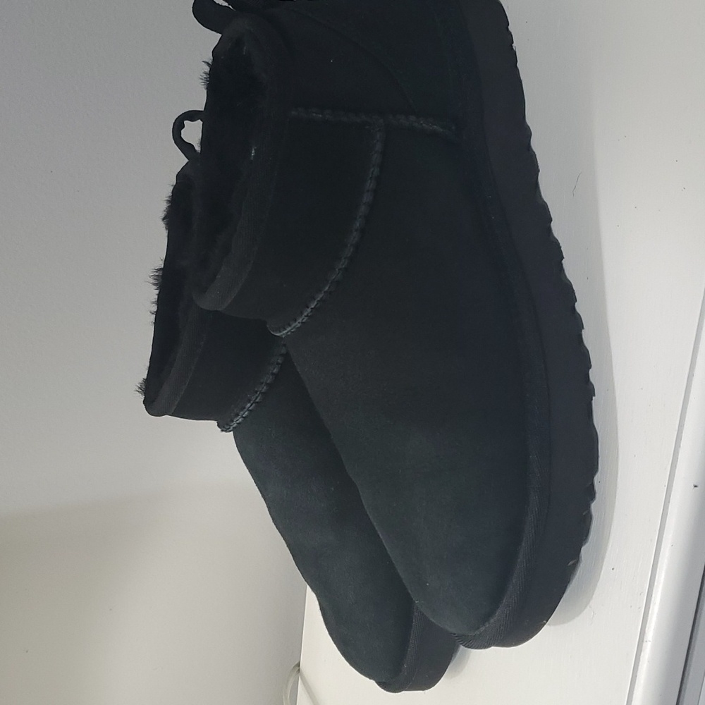 Ugg short black